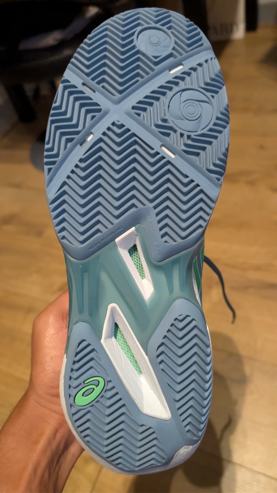 Semelle à chevrons de l’Asics Sonicsmash FF